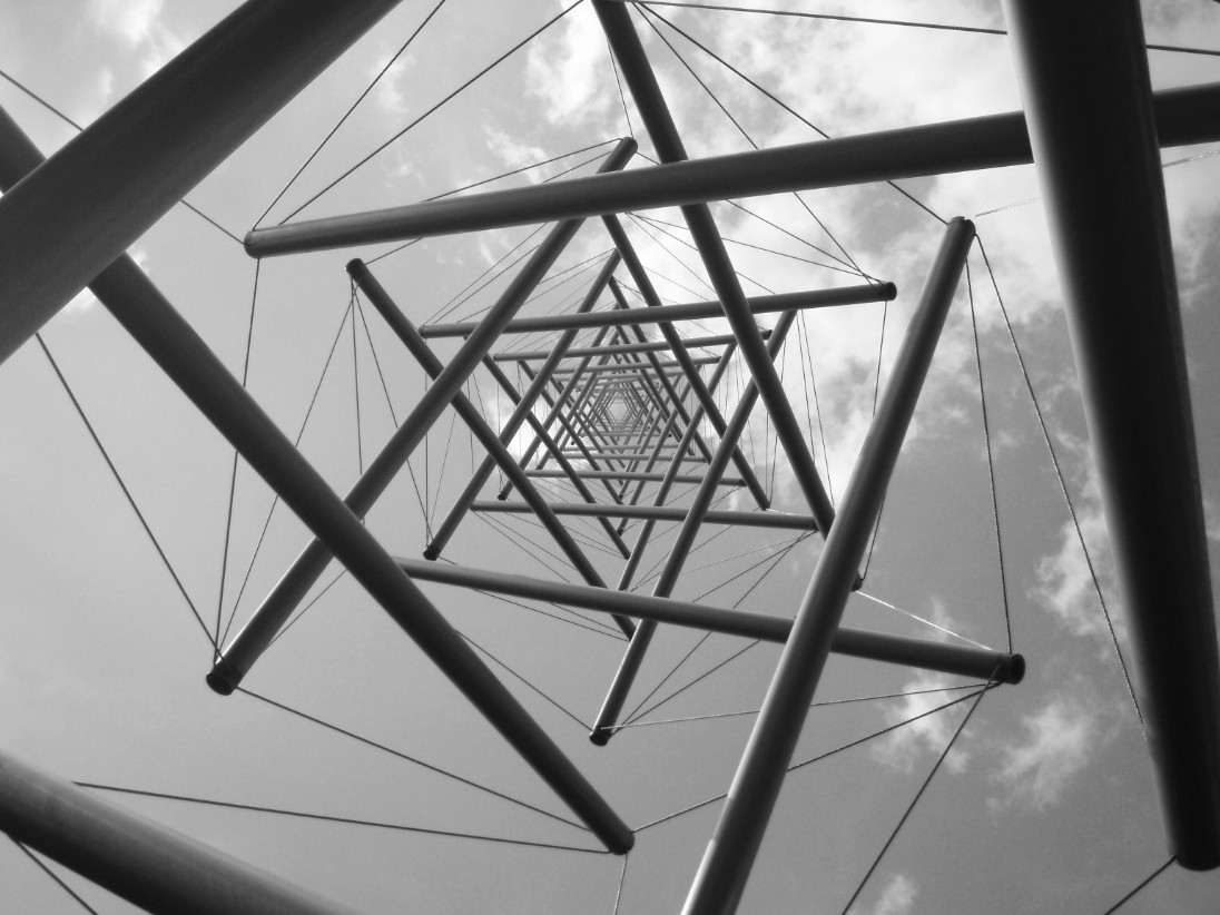 Needle Tower II di Kenneth Snelson (1969), Museo Kröller-Müller, Paesi Bassi.